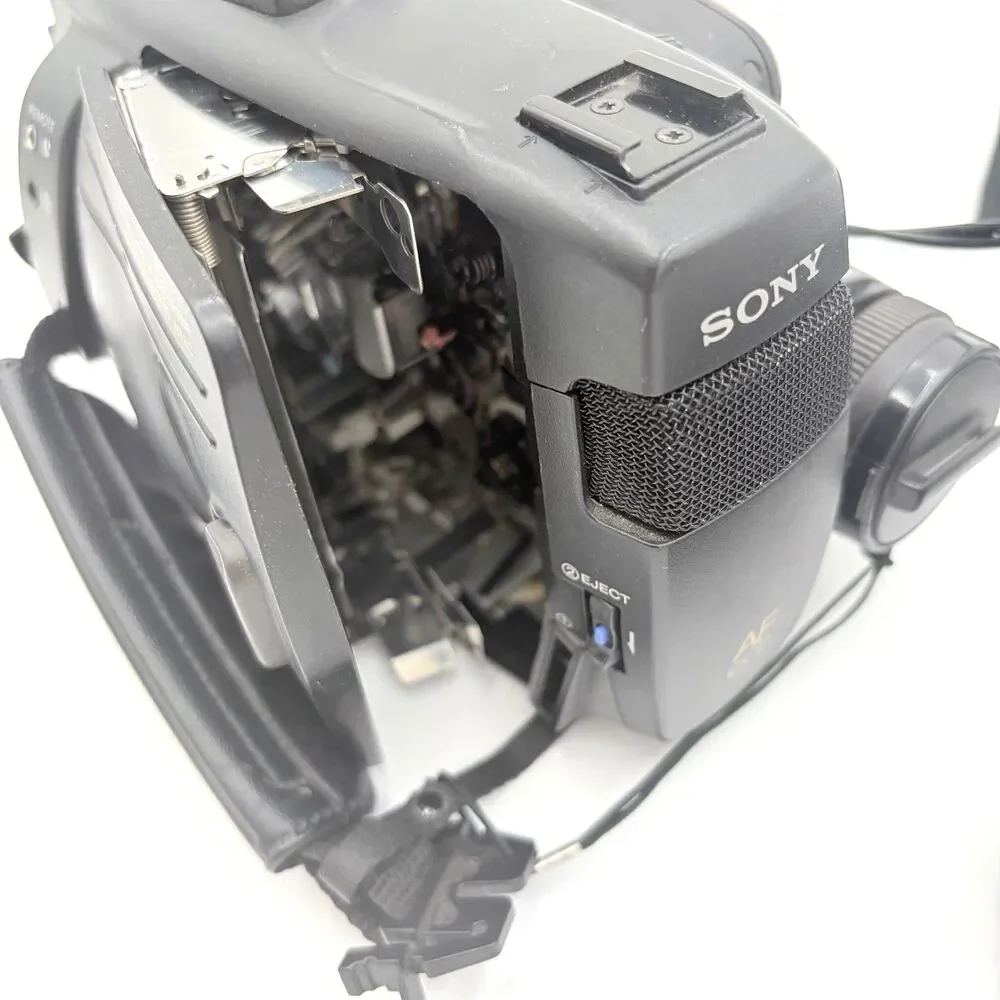 Sony CCD-TR6 Video8 Handycam Camcorder Bundle AC-V35A For Parts Repair Powers On